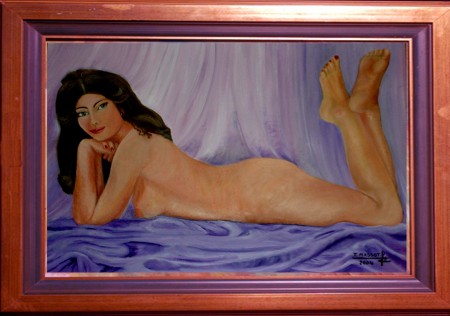 Nu féminin sur drapé violet